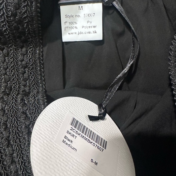 Black A-Line Midi Skirt with Smocked Detail whith packed. - Picture 3 of 10